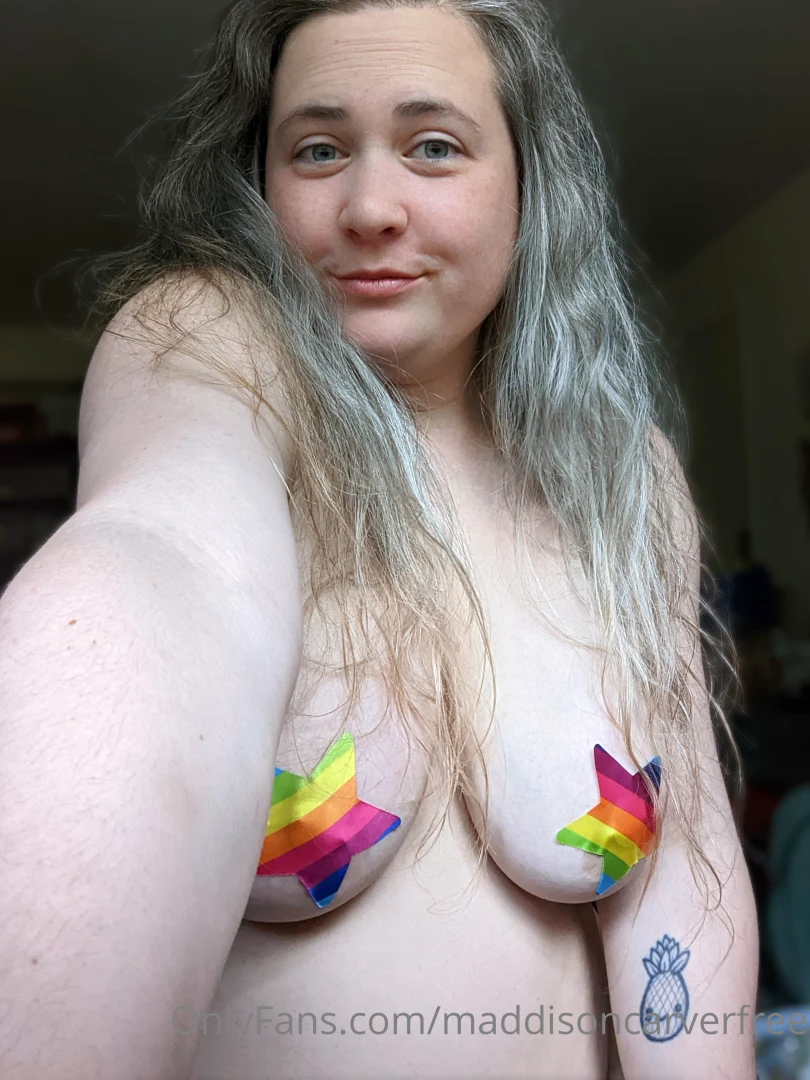 Hello i am back once again would anyone be interested in me going live 