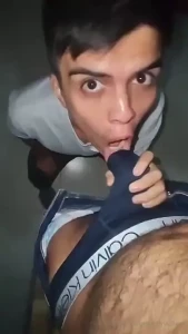 1 parte lo puse a mamar bn chimba antes de romperle el culo q rico