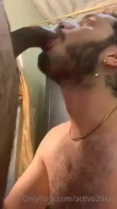 Que rico como entra y sale toda mi verga una y otra vez por esa