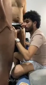 Trio con dos culos bien tragones el crespito al principio bn t mido