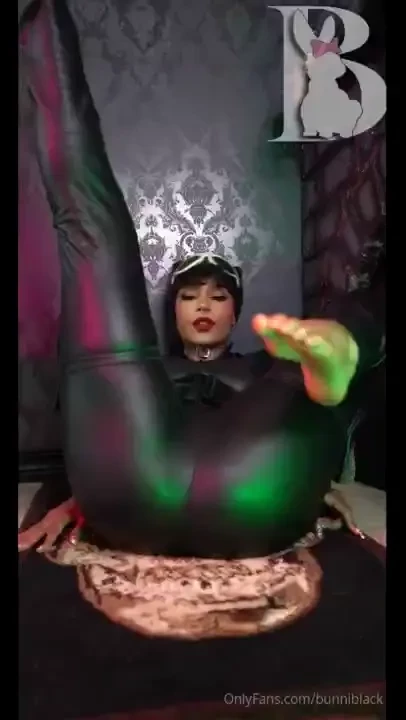 Just posted my catwoman nude video set omgggg the whip in action part 6 