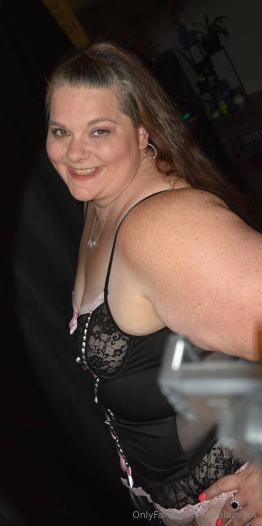 Thick curvy babe bbwwdanii wants to show you the ins amp the outs nbsp part 1 