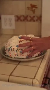 About to get wild with this cake u know where its going