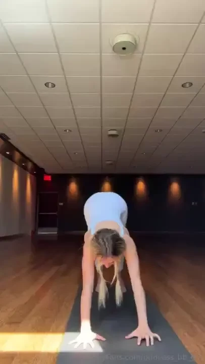 Lil wholesome yoga video to start off the week 