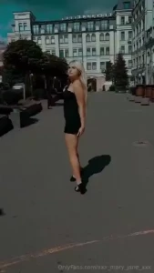 Hello i went for a walk on this bright sunny day my long hair flutters