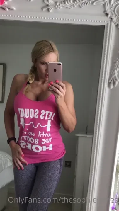 Big booty hoe and abs 