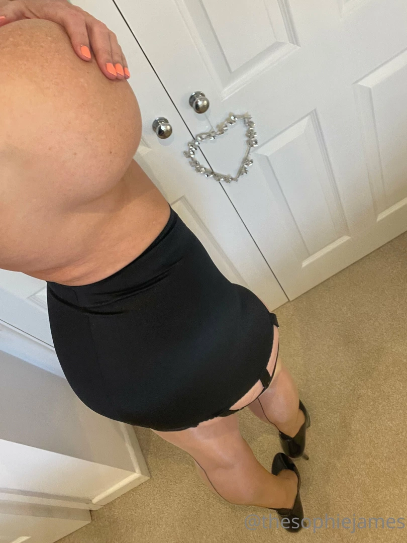 Full contrast black and nude fully fashioned seamed nylons with a part 3 