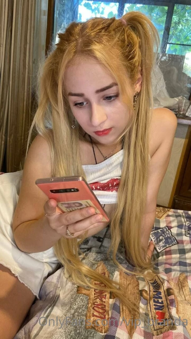 Chatting and sexting with you baby can you message me back haha 