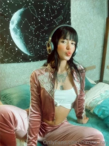 I am a girl who really knows what she wants i will lower my own moon