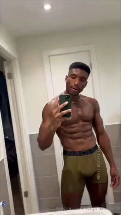 Getting ready to go to the gym i think im getting skinny again 