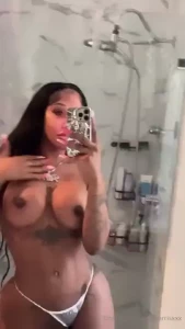 I can t fit in these panties first person to tip me 200 in my dm i ll