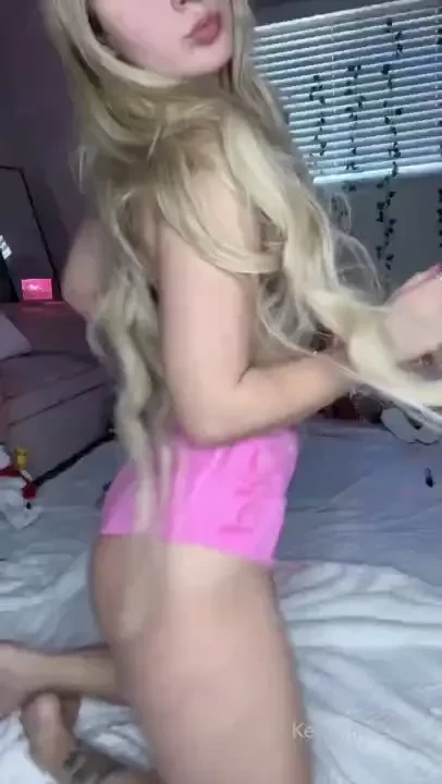 Cum see me on live rn 