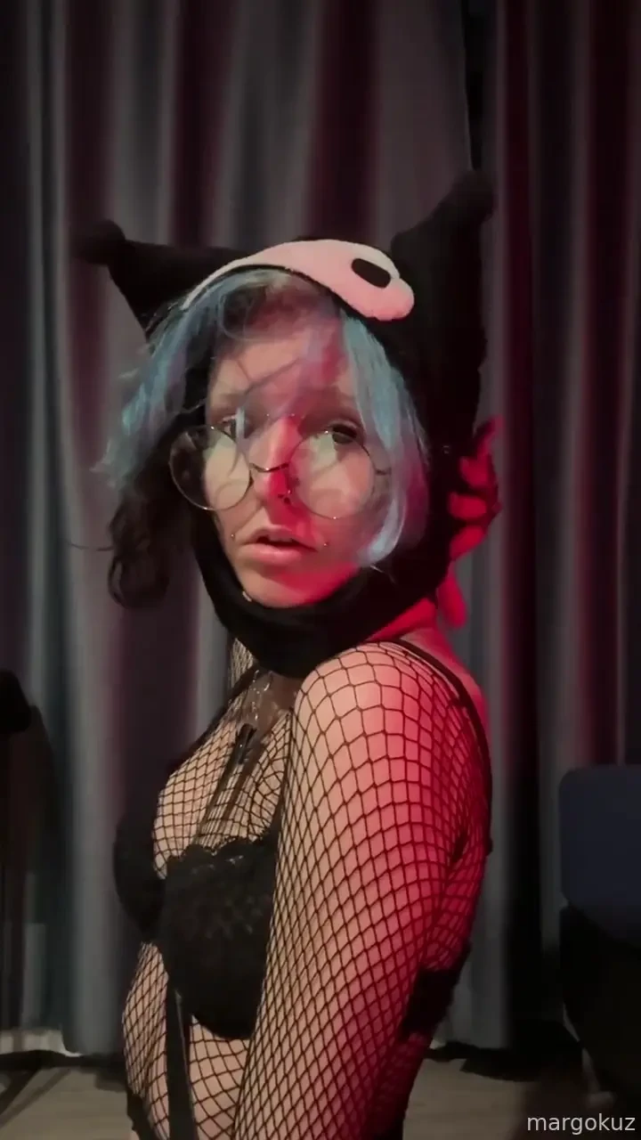 Red light fun fyp egirl anime teen kawaii cosplaygirl altgirl goth emo 