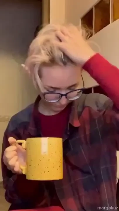 Good morning sweeties winter elf is here lovely ginger tea is already 