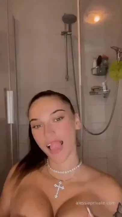 Ti sto invitando a venire in doccia con me 