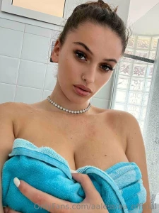 Butto l asciugamano e vengo in doccia con te