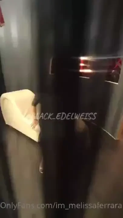 Penelope date un occhiata a questa meraviglia penelope_12 lesbo gang 