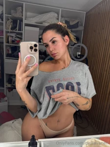 Mi dona questo colov e delle unghie eiii non distv av ti ahah ti ho