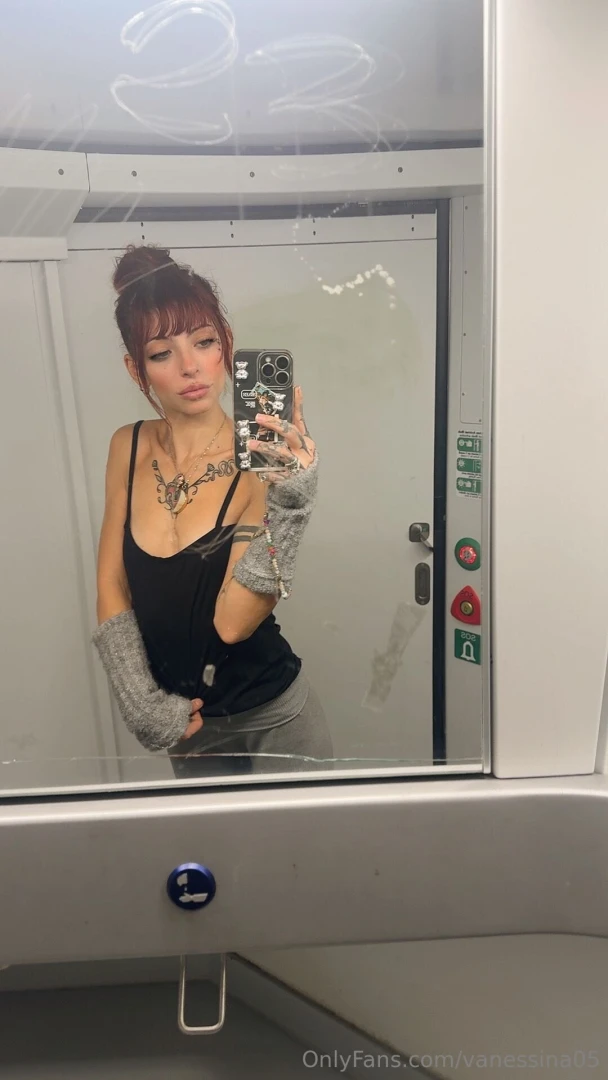 Ahhh sono appena scesa dal treno e c era un ragazzo che continuava a 