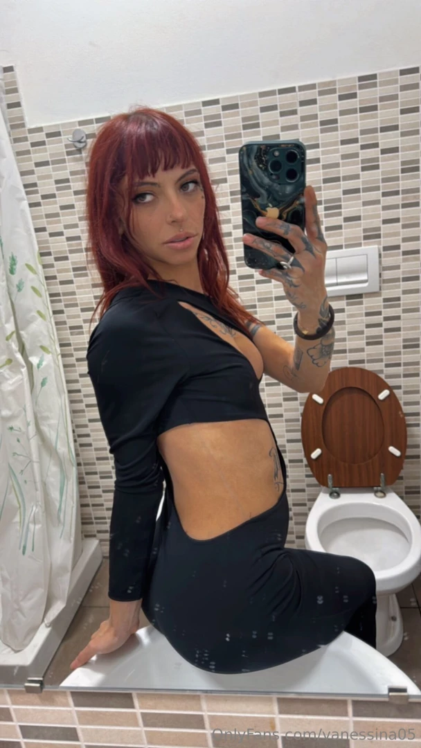 Il lavandino scomodo uffii dove posso poggiarlo il culetto 