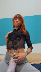 In fissa con questa magliettina trasparente