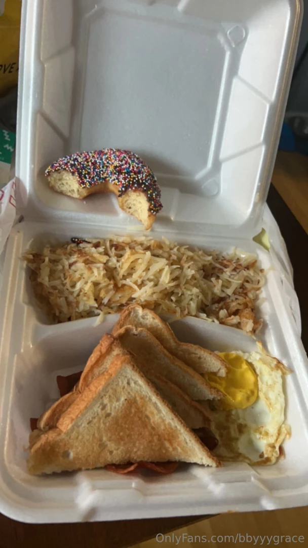 The way to my heart is always food 