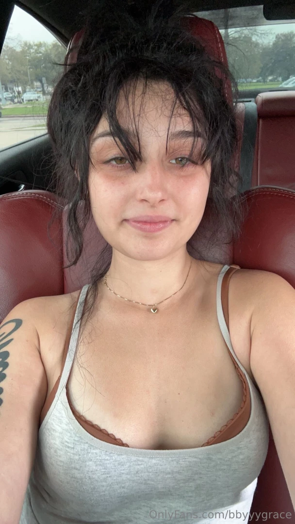 Messy hair days but i still look good 