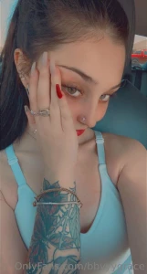 Eyes that would look good when i m on my knees in front of you