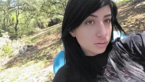 I actually hate makeup do you think i look okay enough to make content