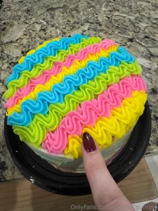 Should i park my ass on this cake for fun