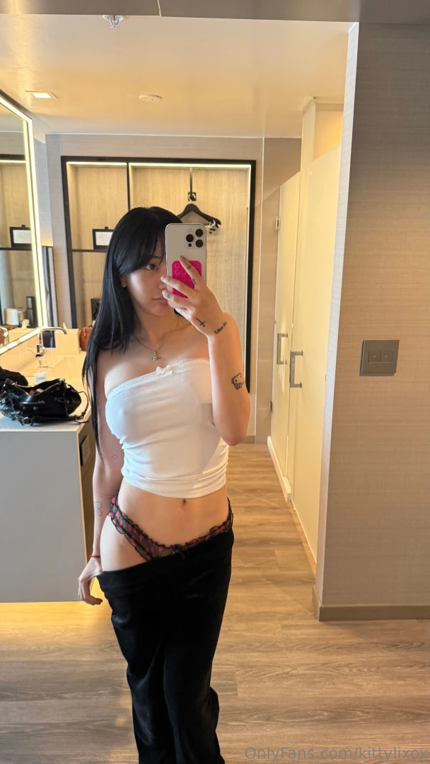 Purrfectly teasing you one pic at a time 