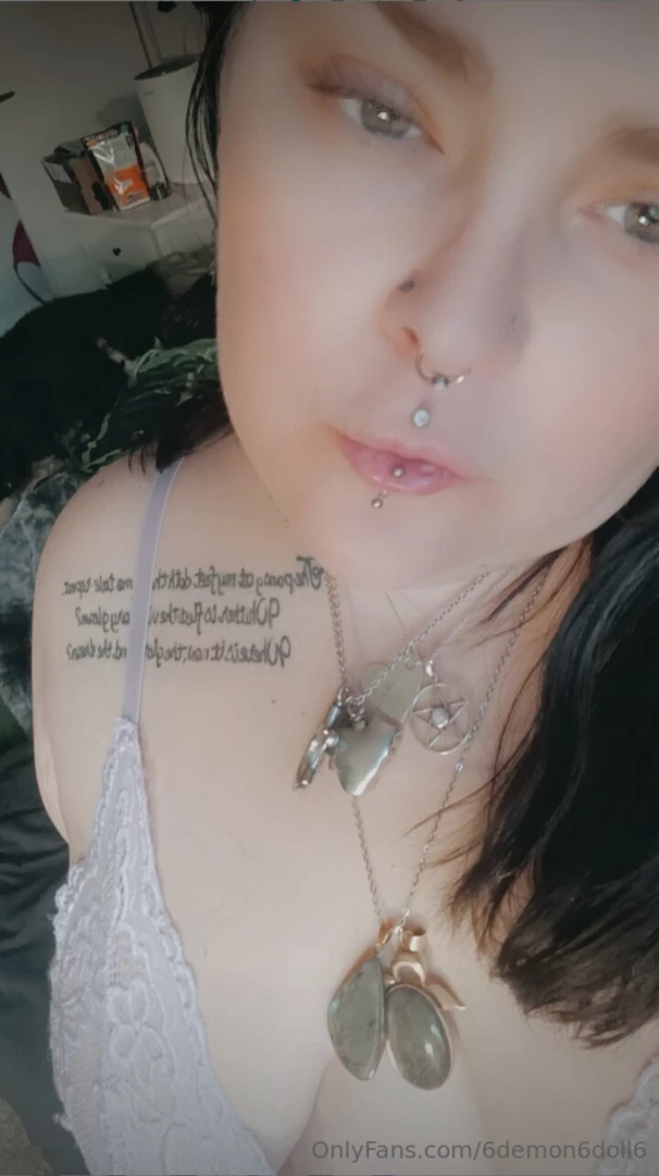 6demon6doll6 come check out my menu and content on my profile i will 