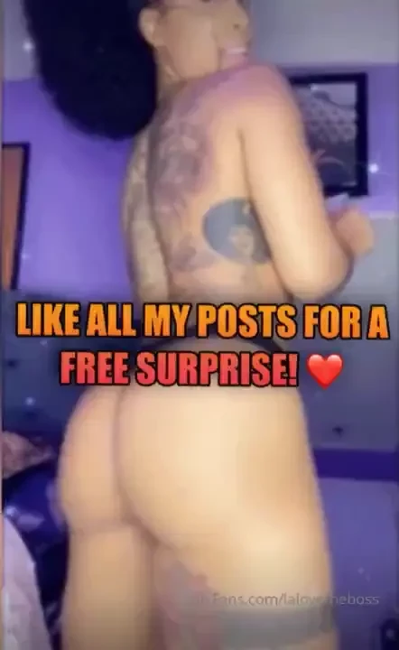 Clappin my juicy ass standin over my camera n makin dis ass move in 