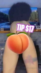 Reverse twerk arched over lookin back at it while i m shakin dis juicy