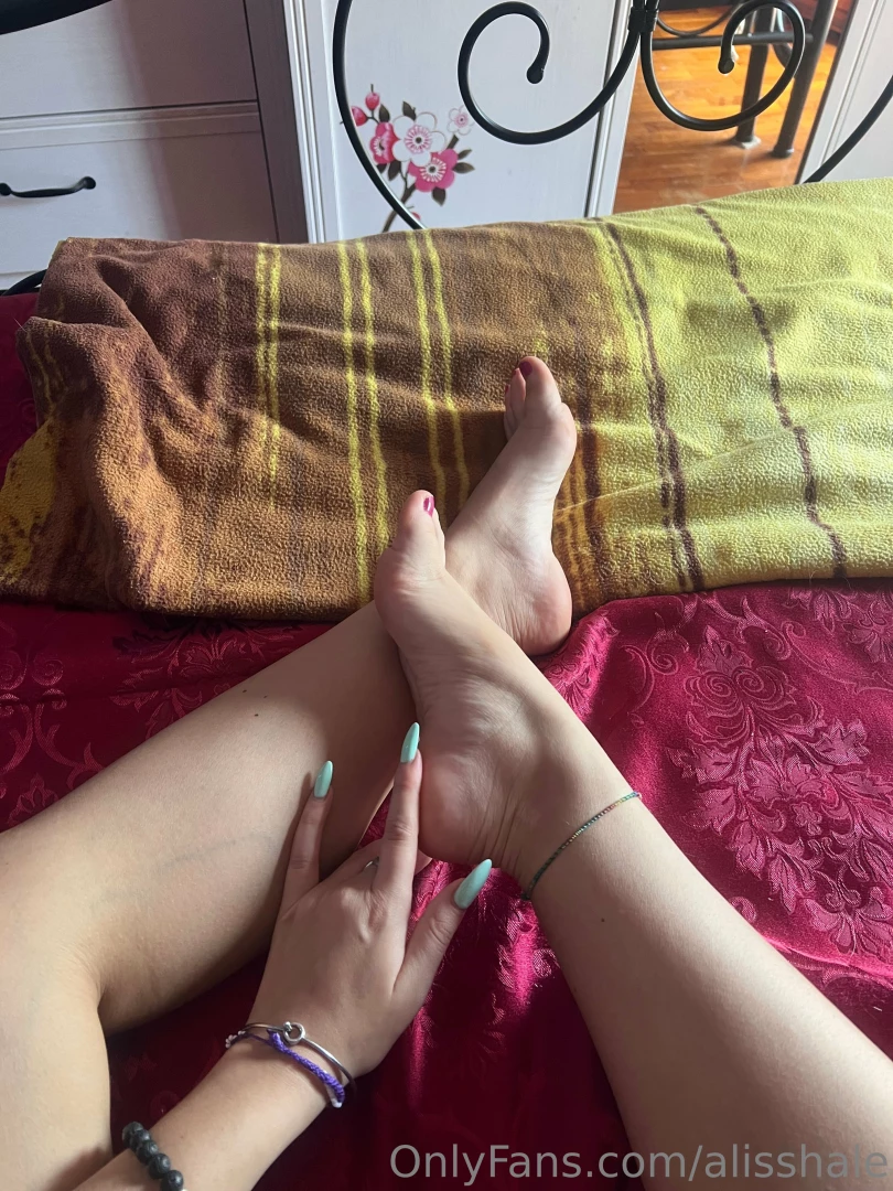 Amanti dei piedini ne abbiamo ditemi qual la vostra parte preferita part 1 