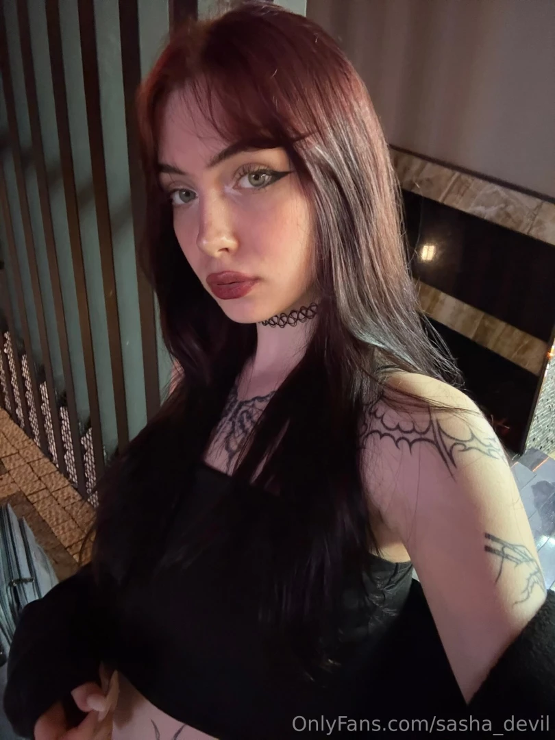 What song comes to your mind when you look at this photo 