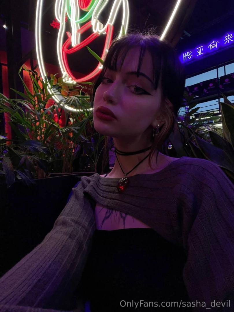 Do the goth girlfriend vibes suit me part 1 