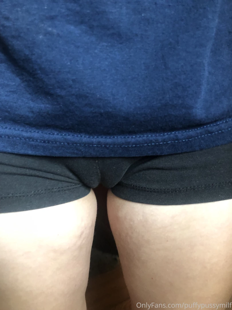 The normal life of a puffy pussy milf 