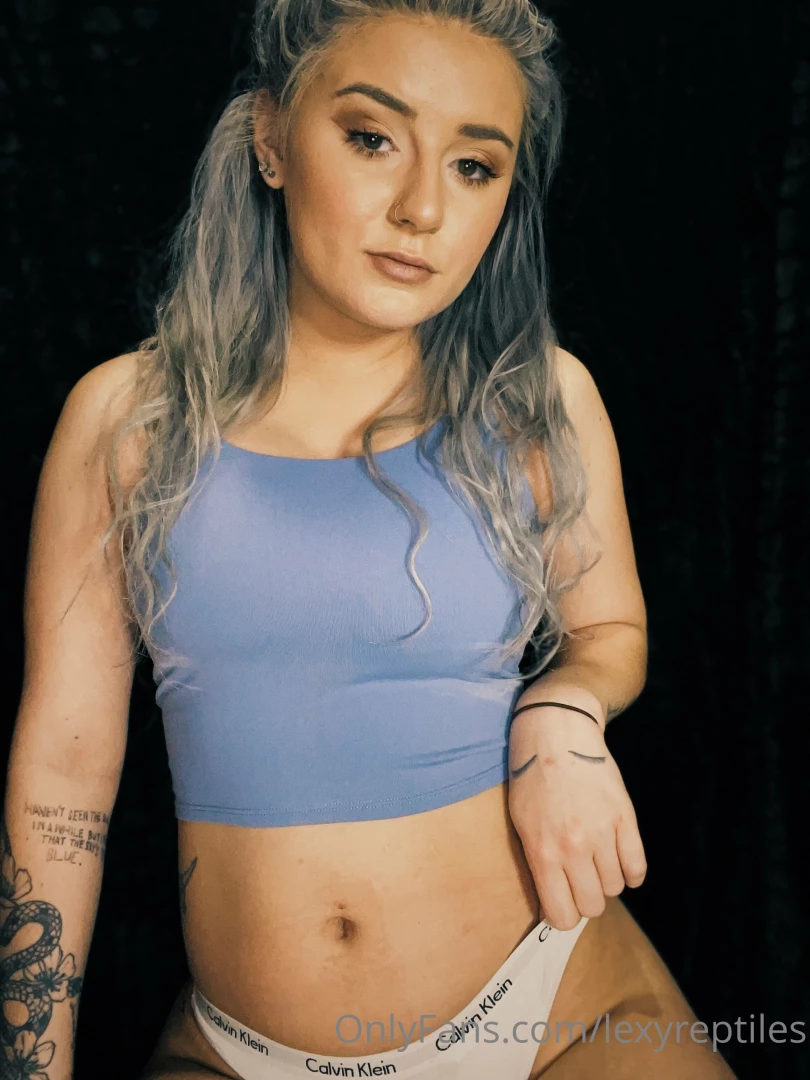 Wanna message me for the full set in all nudes it s up to you 