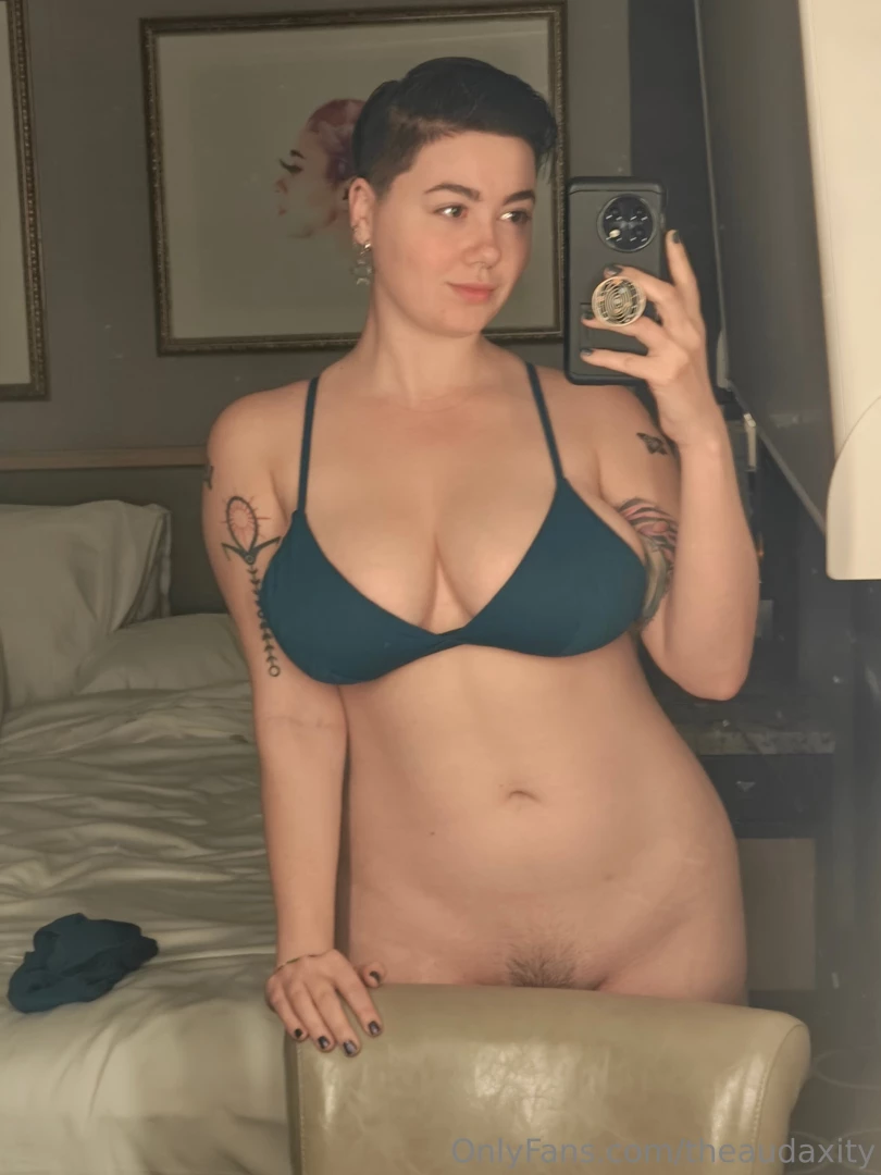 Making the most of my time at the suite lounge pool deck part 1 