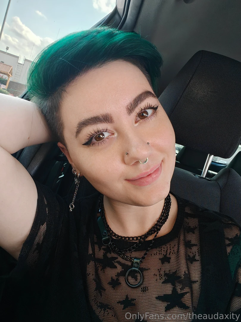 Return of the green hair just got my roots bleached and re-dyed and i 