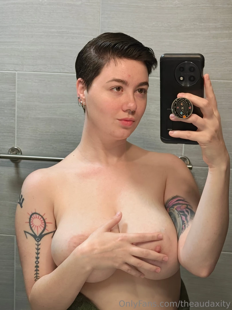 Good morning i got shamed into cleaning my bathroom mirror enjoy my 