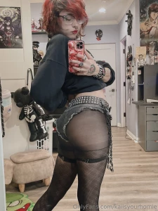 Hi guys here s a little snack to hold u off last pic is me bent over part 3