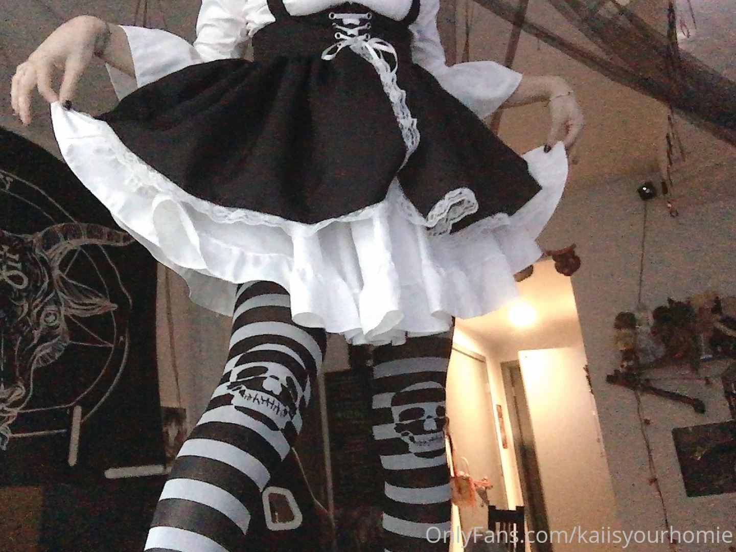Maid set spoiler i end up taking off the white part of the dress 