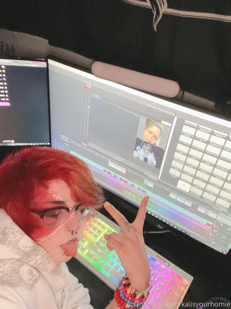 Hey not nsfw but here s some behind the scenes mhm mhm i m editing how 