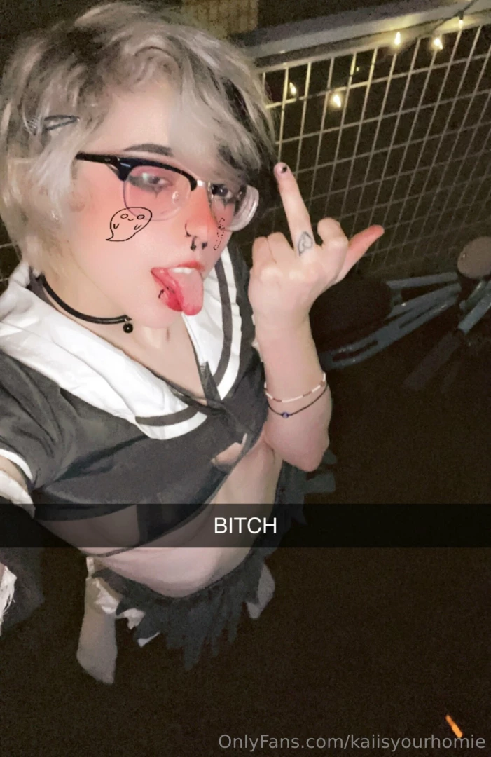 Selling this top on depop if you wanna buy it and then idk sniff it or 