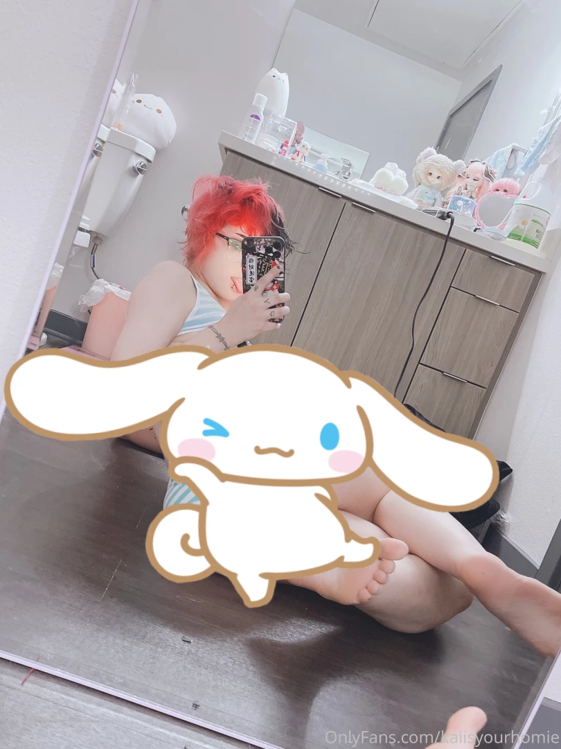 Straight ass idk how else to say it ass and thighs bare feet midriff 