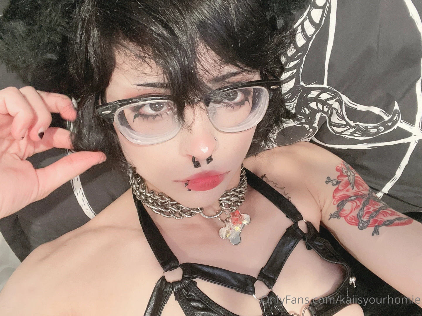 Bdsm-ish set shitttt so there s multiple pics in here in which my 