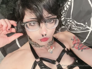 Bdsm-ish set shitttt so there s multiple pics in here in which my