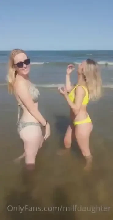 Come on daddy let s play in the water 